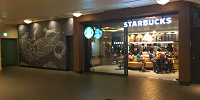 「スターバックス コーヒー トレイダーズ・パッセージ店」の外観| キャステル | CASTEL ディズニー情報
