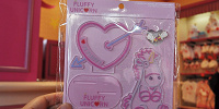 Love! FLUFFYピアス付きジュエリースタンドセット：2,700円| キャステル | CASTEL ディズニー情報