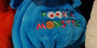 クッキーモンスターぬいぐるみハット（後ろ）| キャステル | CASTEL ディズニー情報