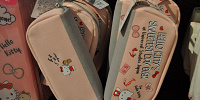 ハローキティ「Hello Kitty’s Sweetest Day Ever」ポーチ| キャステル | CASTEL ディズニー情報