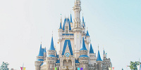 東京ディズニーランド以外で、シンデレラ城がシンボルのディズニーパークはどっち？| キャステル | CASTEL ディズニー情報