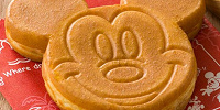 【ミッキーカステラケーキ】3種類のフレーバーが楽しめる！販売場所やインスタ映え写真のコツを解説！