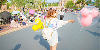 ディズニーロゴパーカー×厚底サンダルのコーデ| キャステル | CASTEL ディズニー情報