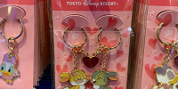 とんすけ＆ミスバニーのペアキーチェーン| キャステル | CASTEL ディズニー情報