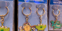 バズ・ライトイヤー＆リトルグリーンメンのディズニーペアキーチェーン| キャステル | CASTEL ディズニー情報