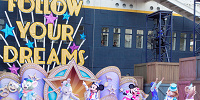 フィナーレに登場する「FOLLOW YOUR DREAMS」の文字| キャステル | CASTEL ディズニー情報