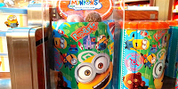 ミニオン「MINIONS TRAVEL」シリーズのチョコクランチ／30枚個入り| キャステル | CASTEL ディズニー情報