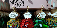 ユニバのマリオカフェグッズ「WHOSE CAP?」107種まとめ！マリオ＆ルイージの帽子、Tシャツ、パーカー、雑貨類の値段まとめ