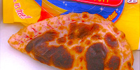 チキンとトマトのカルツォーネ| キャステル | CASTEL ディズニー情報