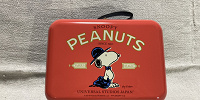 スヌーピーのアソートスイーツ缶（トランク型）| キャステル | CASTEL ディズニー情報