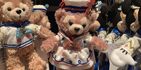 シェリーメイぬいぐるみバッジ（20周年）| キャステル | CASTEL ディズニー情報