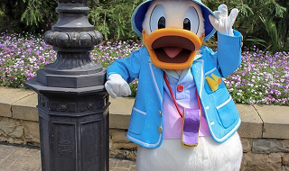 【5月最新】ディズニーの実際の開園時間は8時45分〜9時！開園待ちは何時から並ぶのが良い？