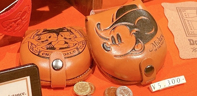 特集 ディズニーのお財布 コインケース パークとディズニーストアのグッズが集合