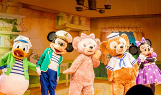 ディズニー ダッフィーの赤ちゃんグッズ5選 出産祝いにおすすめのカバーオールなどを紹介