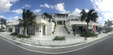 沖縄 人気の瀬長島ウミカジテラスを満喫 グルメ ショッピング 周辺の温泉 アクセスを紹介