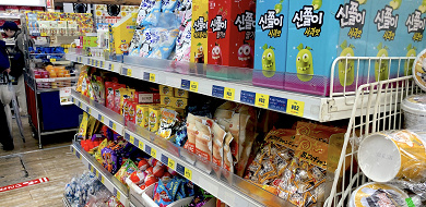 【人気】新大久保で韓国のお土産をゲット！K-POPグッズや韓国のお菓子など、買えるものまとめ！