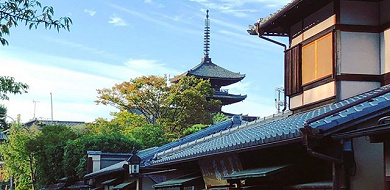 【京都】八坂神社は縁結びのパワースポット！恋みくじ、美容水、お守り、見どころまとめ！