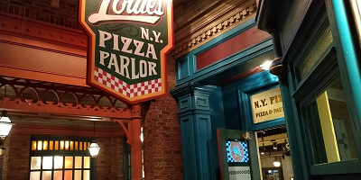 ユニバで本格的なピザが食べられる「ルイズ N.Y. ピザパーラー」！場所、メニューと値段まとめ