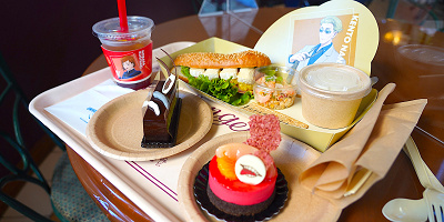 【USJ×呪術廻戦】食べ歩きフード＆ドリンク徹底解説！玉犬まんや七海のカスクート、五条悟バケツも！