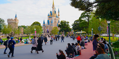 【2022年12月】ディズニーランドの混雑状況レポート！クリスマス時期のアトラクション・レストラン・ショップの混み具合は？