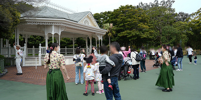 ゲリラジャンボリって何？40周年バージョン開催中！みんなで楽しくジャンボリミッキーを踊ろう！