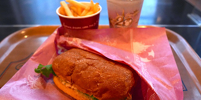 ディズニーで食事難民にならない方法8選！混雑日にレストラン予約に失敗したらどうする？