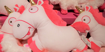 【2023】USJのフラッフィグッズ23選！ユニコーンのカチューシャ・ぬいぐるみ・お菓子・雑貨など