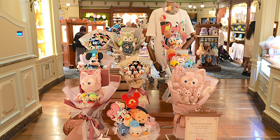 【2025最新】香港ディズニーお土産・グッズ総合情報！20周年も！アナ雪、マーベル、ダッフィー、リーナベル、カチューシャの販売場所や値段！