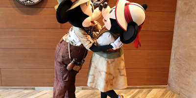 【2021】ディズニーデートの服装はこれ！失敗しないコーデのポイントと注意点