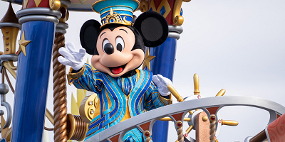 【完全版】ミッキー「誕生日」のイベント・混雑・お祝い方法！プレゼントはOK？年齢は何歳？