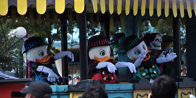 【ヒューイ・デューイ・ルーイ】見分け方＆ドナルドや母親の関係は？レストランやグッズ情報も！