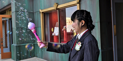 【爆笑】さすが関西⁉USJクルーおもしろ返答17選！ディズニーネタへの返しが秀逸