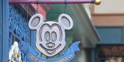 ディズニーのパークフードキッチングッズ3選！ワッフルメーカー＆シリコーンモールドの値段と販売場所！