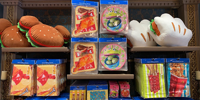 【7/8発売】ディズニーパークフードグッズ16選！ミッキーワッフルやターキーレッグデザインのおしゃれ雑貨！