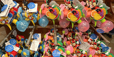 【2025夏】ディズニーランドで買えるミストファン（扇風機）まとめ！ハンディファン＆ディズニーストアグッズも！