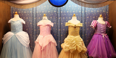 【2026】ディズニーランドで買える子供服＆ベビー服！Tシャツやパーカーまとめ！スタイなどの小物系も！