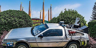 【デロリアン】バックトゥザフューチャーに登場する車を紹介！夢のタイムマシンの値段は？