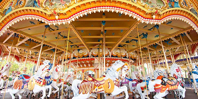 【必見】ディズニーランド＆シーのメリーゴーランドを解説！キャッスル＆キャラバンカルーセルまとめ！