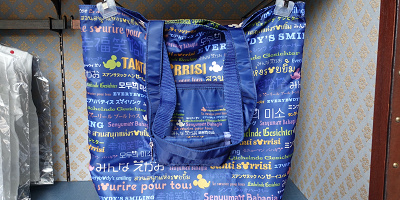 【5/19発売】ディズニーのみんなえがおグッズ10選！世界の言葉が描かれたカラフルなデザインのお土産！