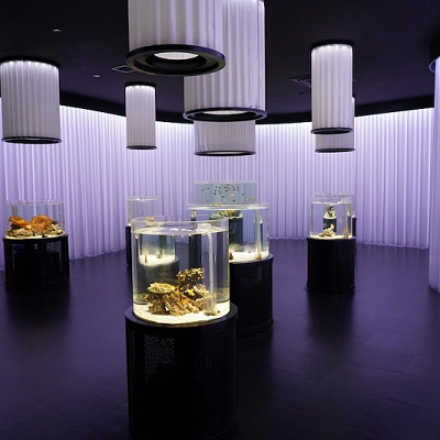 落ち着いた雰囲気の館内