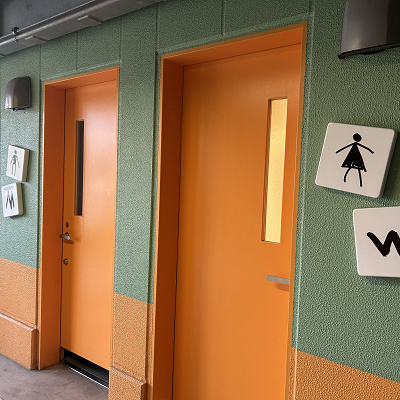 トイストーリーホテル駐車場のトイレ