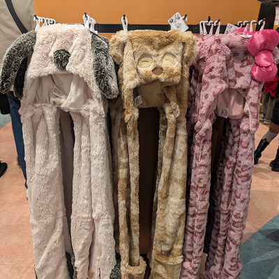 キティマフラーハット(右)