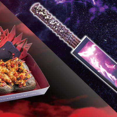 左：黒閃！ チキンピザブレッド ～旨辛ガーリック～ 右：虚式「茈」 チュリトス ～ミックスベリー味～　