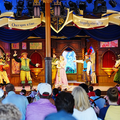カリフォルニア・アナハイムディズニーランドリゾートのショー：ロイヤルシアターのラプンツェルショー