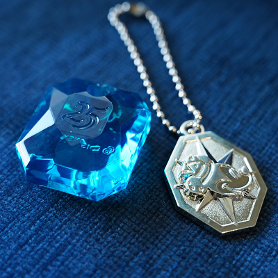 ジュビリーブルーストーンとチャーム