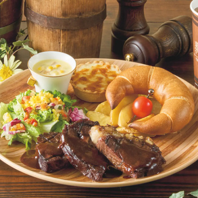 フリーレンのビーフプレート ～赤ワイン香るデミグラスソース～