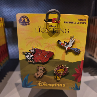 アナハイムディズニーのピンバッジ：ライオンキングモチーフ4個セット