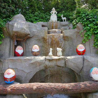 白雪姫の願いの井戸のオブジェ キャステル Castel ディズニー情報