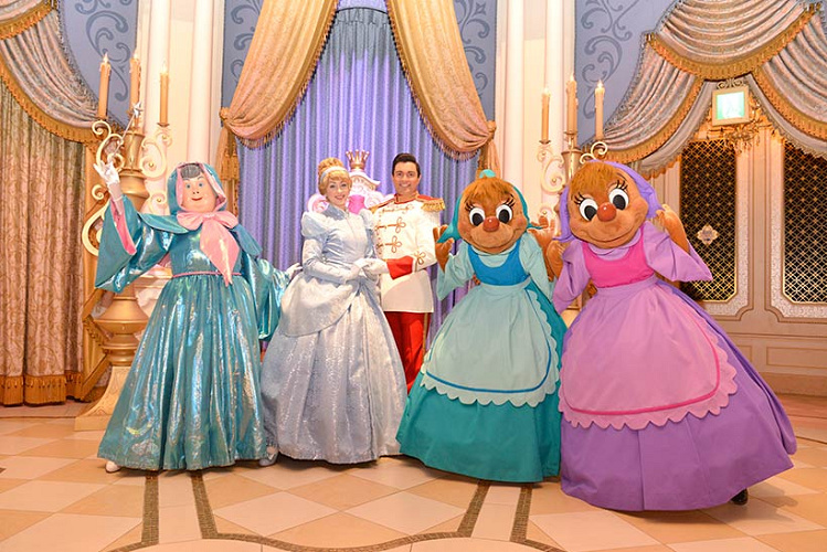 ディズニーランド シンデレラ情報まとめ プロフィール ガラスの靴 会える場所 トリビア 豆知識も