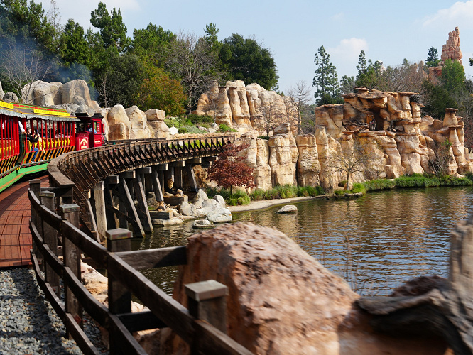 アナハイムディズニーおすすめスポットまとめ アトラクション ショーパレード フードなど